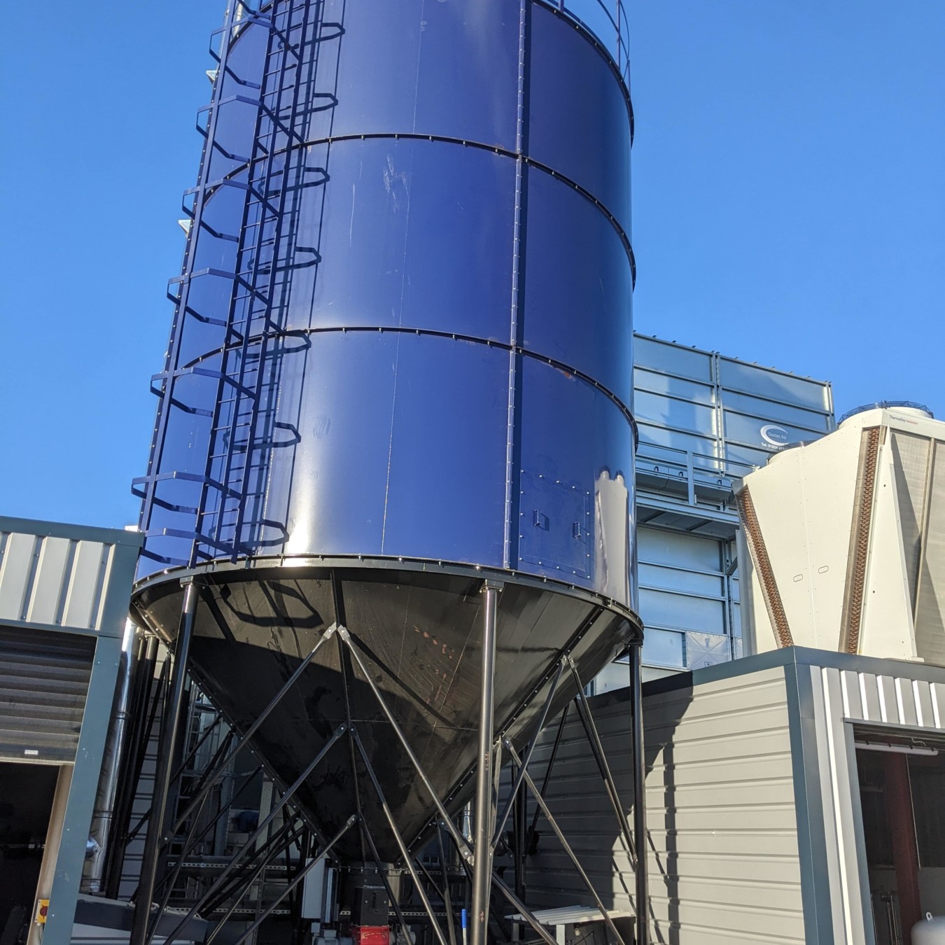 5-metre, 3-ring Ranheat C120 industrial wood waste silo installed at a staircase manufacturing facility.